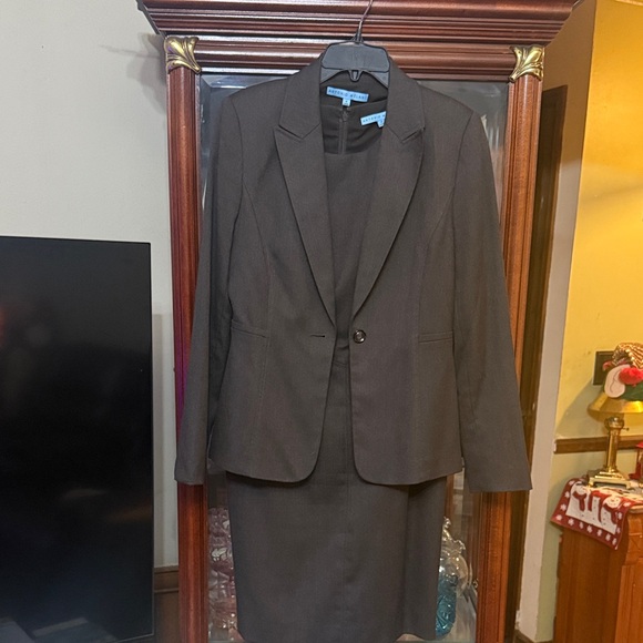 ANTONIO MELANI one button Charcoal Blazer with sleeveless sheath dress - Picture 6 of 8